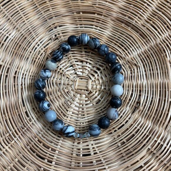 NETWORK STONE & Swarovski crystal Elegant Black and White Beaded Bracelet - Picture 3 of 3